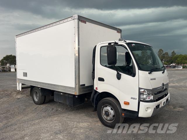 Hino 921 Camiones caja cerrada