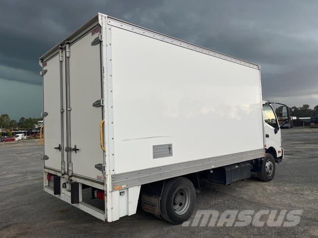 Hino 921 Camiones caja cerrada