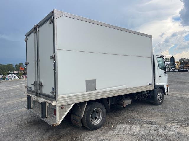 Hino FC Camiones caja cerrada