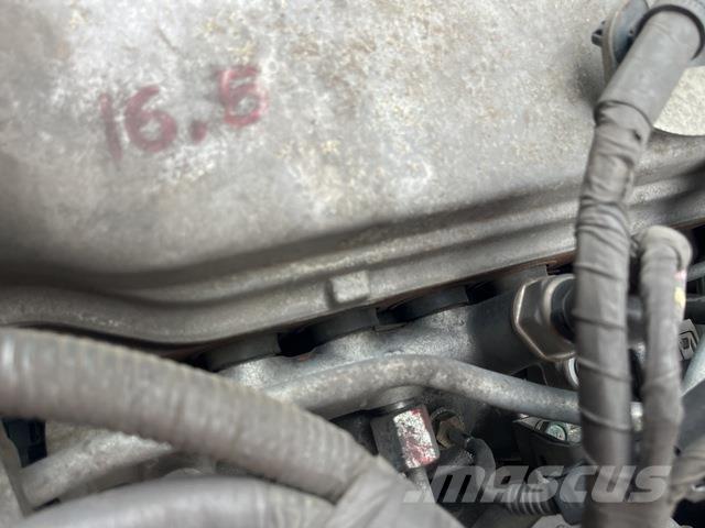 Hino FC Camiones caja cerrada