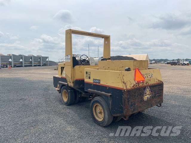 Hyster 530A Rodillos sobre neumáticos