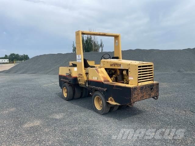 Hyster 530A Rodillos sobre neumáticos