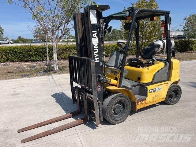 Hyundai 25L-7A Construcción - Otros