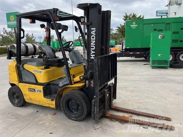 Hyundai 25L-7A Construcción - Otros