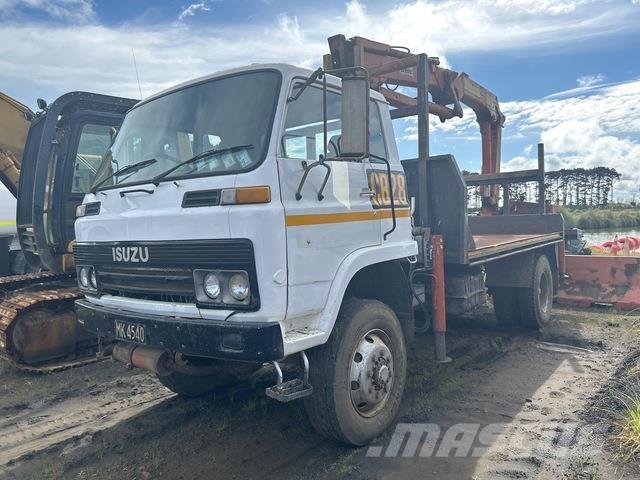 Isuzu  Camiones grúa