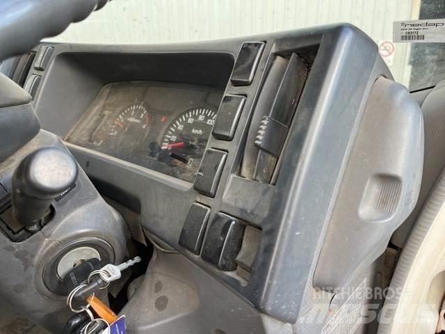 Isuzu NNR 200 Camiones plataforma
