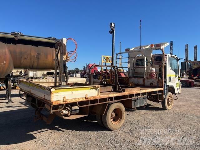 Isuzu NPS 300 Camiones plataforma