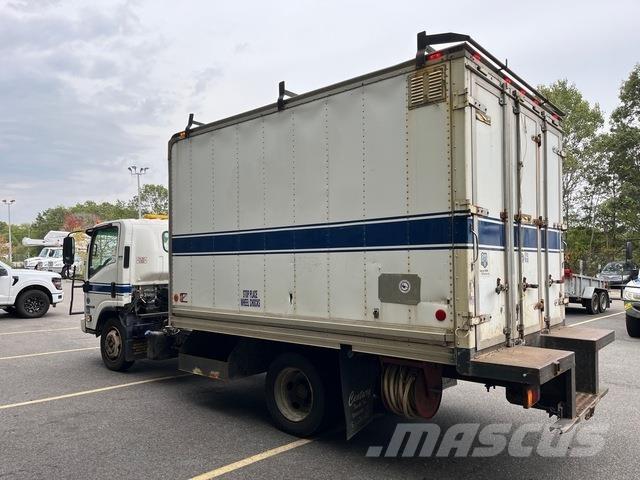 Isuzu NQR Camiones caja cerrada