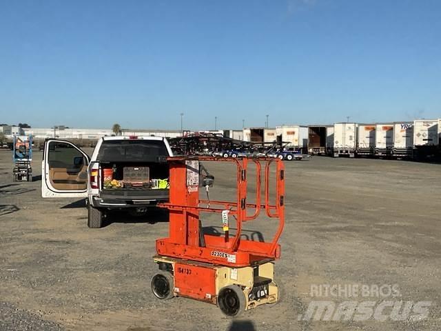 JLG 1230ES Ascensores de personal y montacargas de acceso