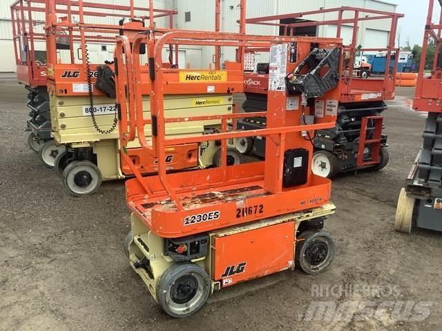 JLG 1230ES Ascensores de personal y montacargas de acceso