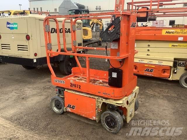 JLG 1230ES Ascensores de personal y montacargas de acceso
