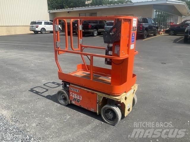 JLG 1230ES Ascensores de personal y montacargas de acceso