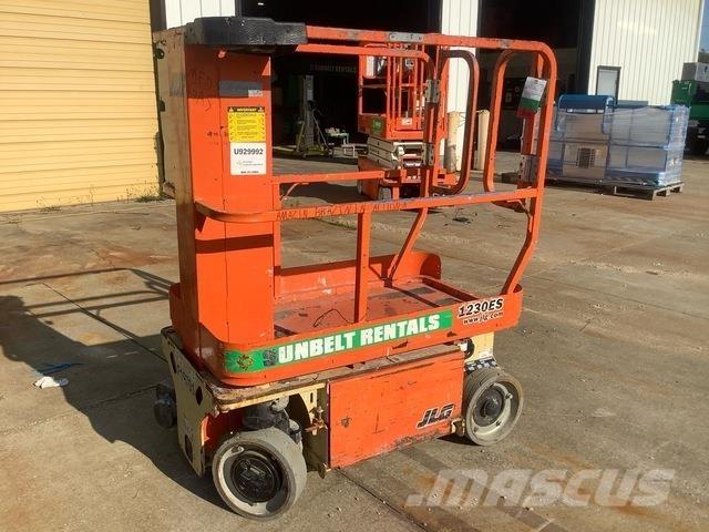 JLG 1230ES Ascensores de personal y montacargas de acceso