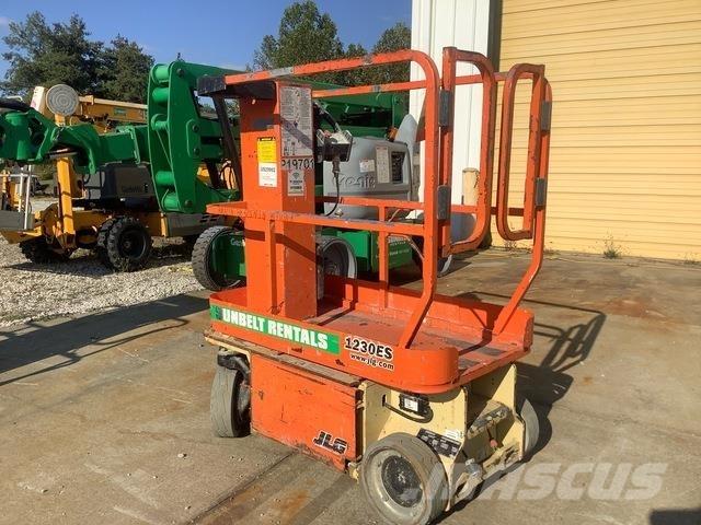 JLG 1230ES Ascensores de personal y montacargas de acceso