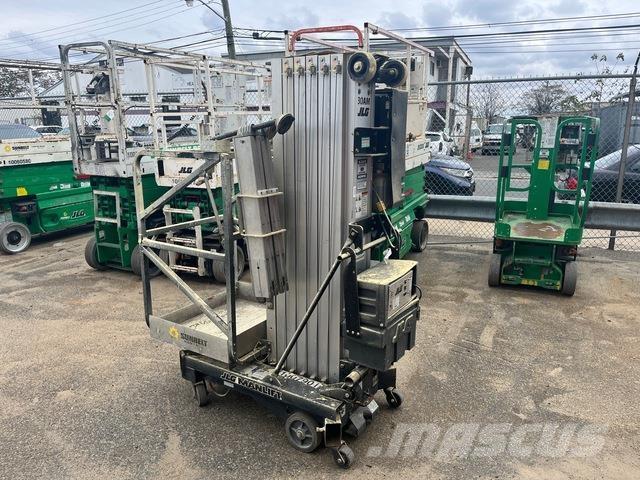 JLG 30AM Ascensores de personal y montacargas de acceso