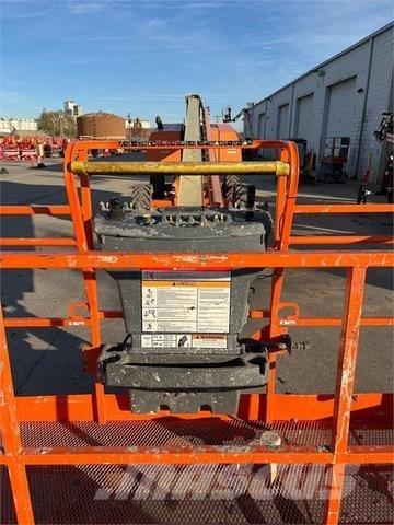 JLG 800S Plataformas de trabajo telescópica