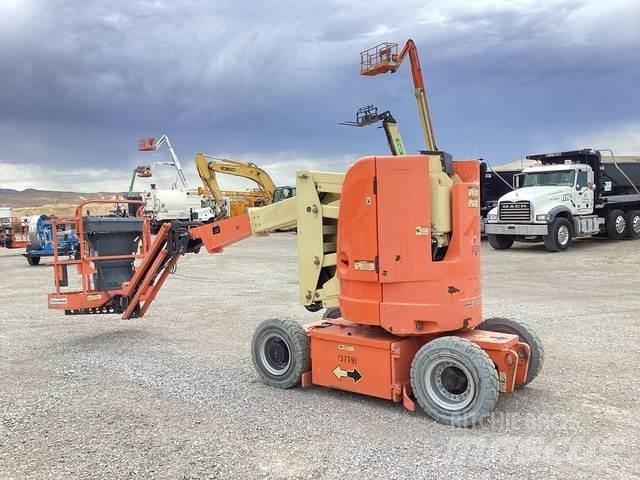 JLG E300AJP Plataforma de trabajo articulada