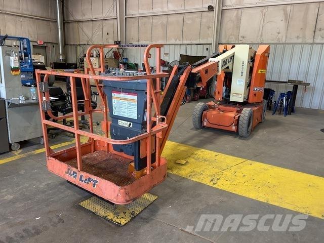 JLG E300AJP Plataforma de trabajo articulada