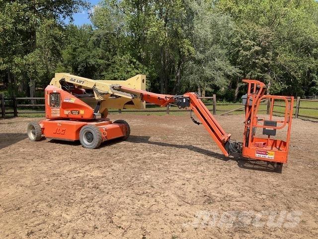 JLG E400AJPN Plataforma de trabajo articulada