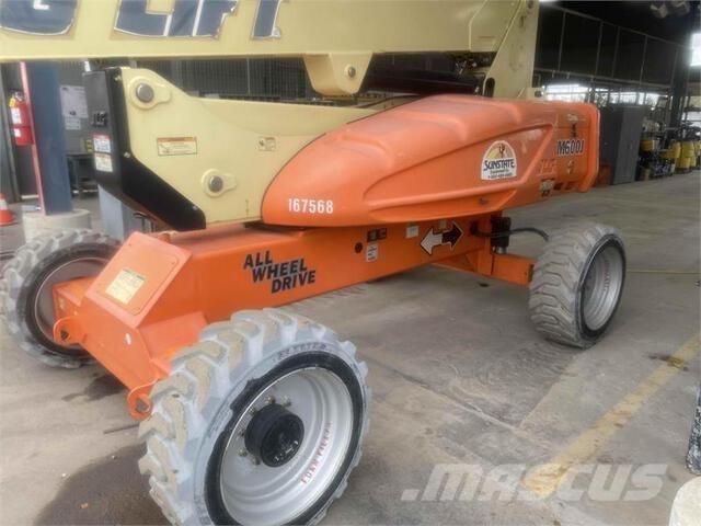 JLG M600J Plataforma de trabajo articulada