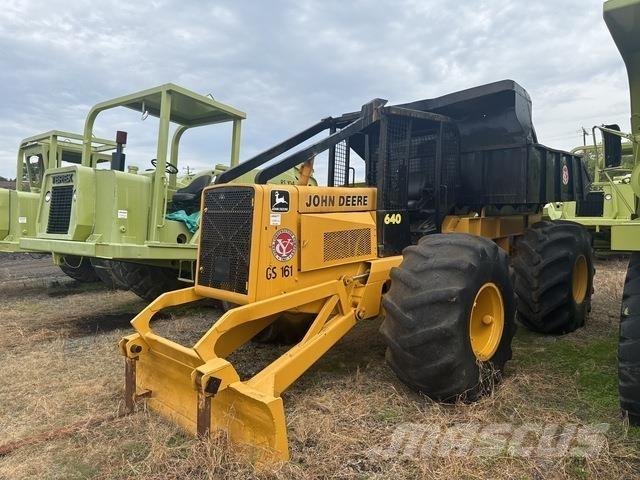 John Deere 640 Arrastrador de troncos