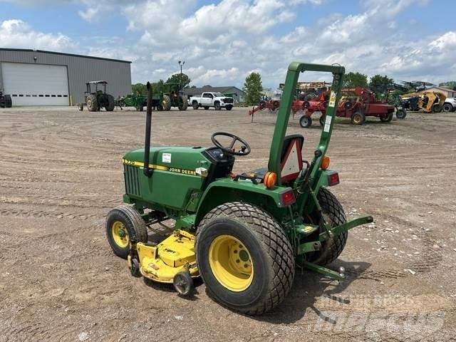 John Deere 770 Tractores compactos