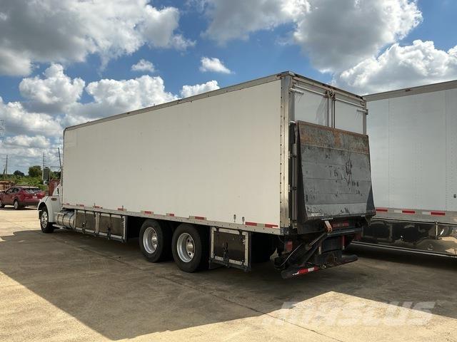 Kenworth T300 Camiones caja cerrada