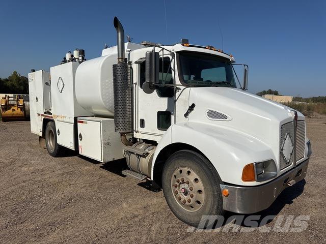Kenworth T300 Camiones cisterna