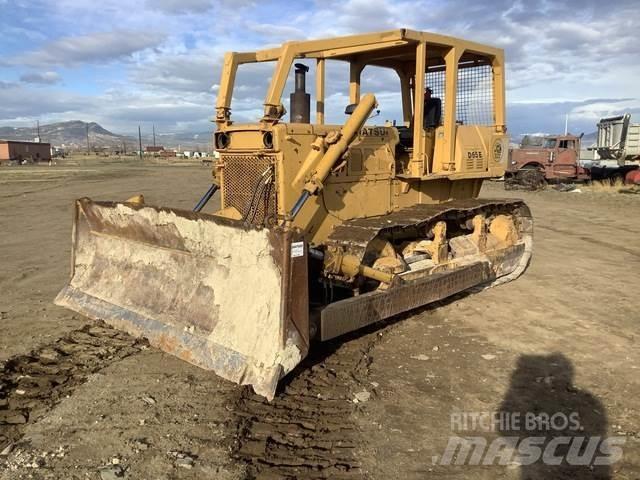 Komatsu D65E-6 Buldozer sobre oruga