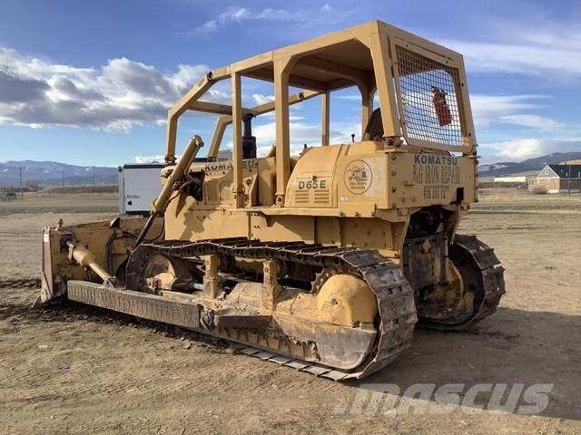 Komatsu D65E-6 Buldozer sobre oruga