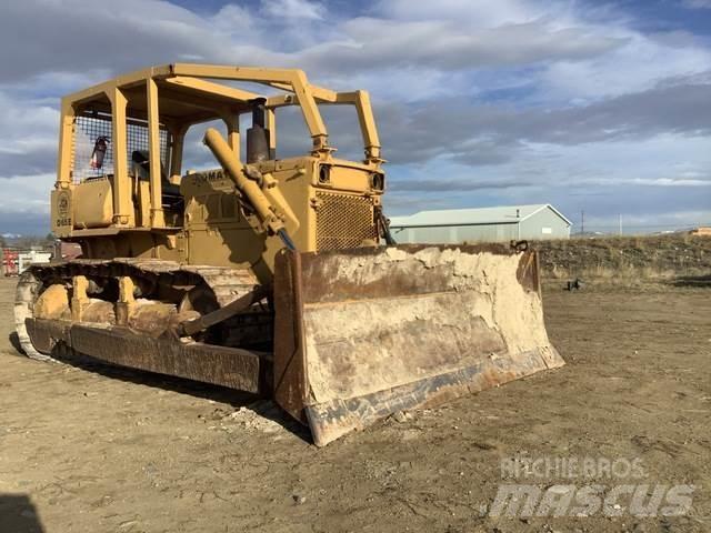 Komatsu D65E-6 Buldozer sobre oruga