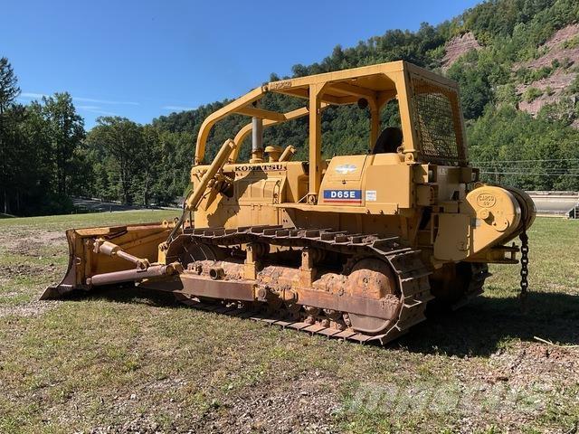 Komatsu D65E-6 Buldozer sobre oruga