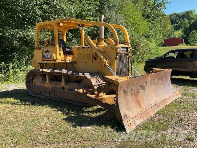 Komatsu D65E-6 Buldozer sobre oruga