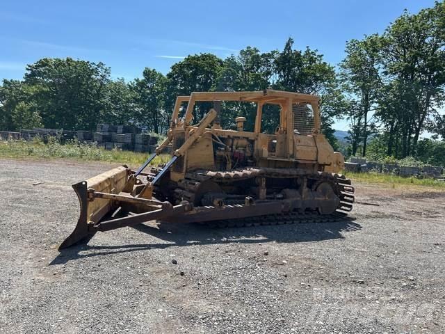 Komatsu D65P-8 Buldozer sobre oruga