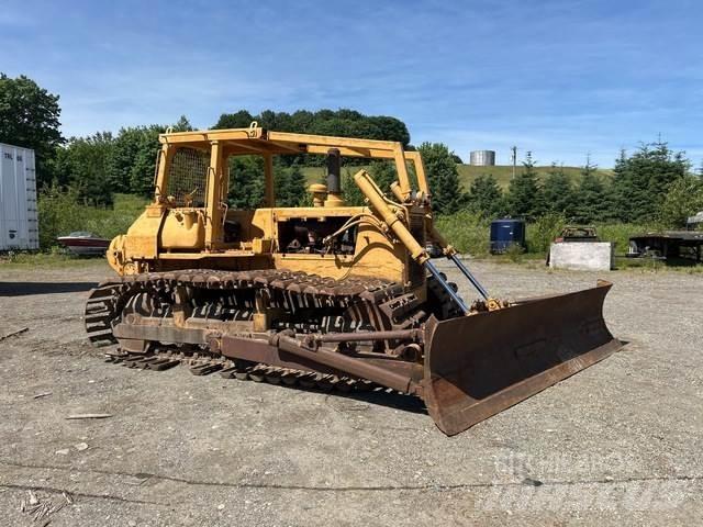 Komatsu D65P-8 Buldozer sobre oruga