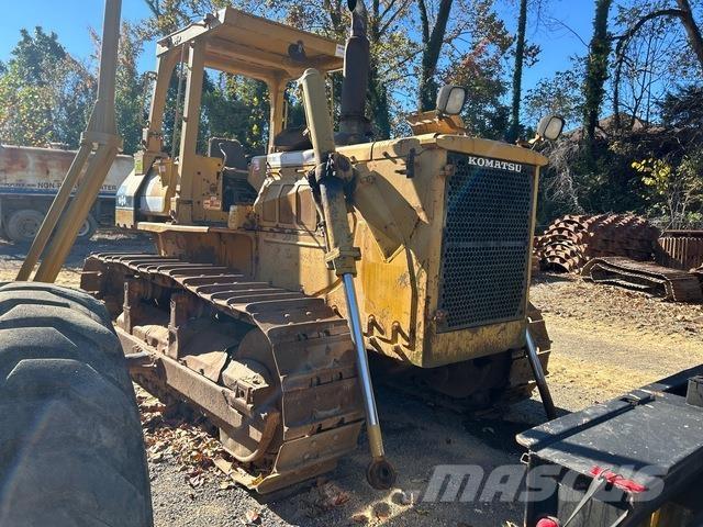 Komatsu D68E-1 Buldozer sobre oruga