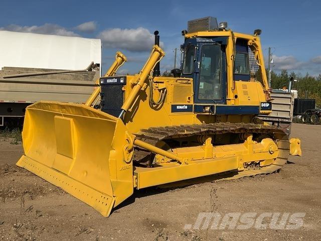 Komatsu D85P Buldozer sobre oruga
