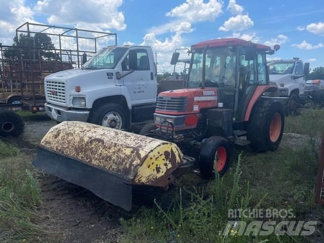 Kubota M5700 Barredora de interior