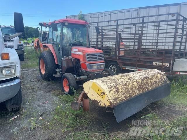 Kubota M5700 Barredora de interior