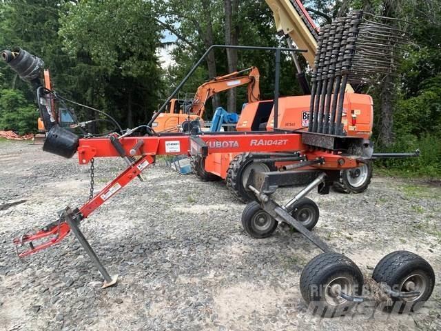 Kubota RA1042T Rastrillos y henificadores