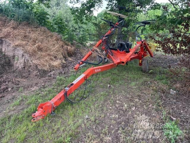 Kubota RA210CR Rastrillos y henificadores
