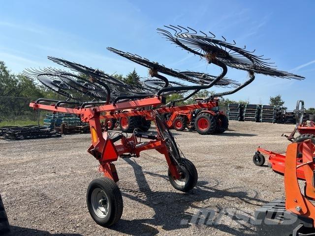 Kubota RA210CR Rastrillos y henificadores