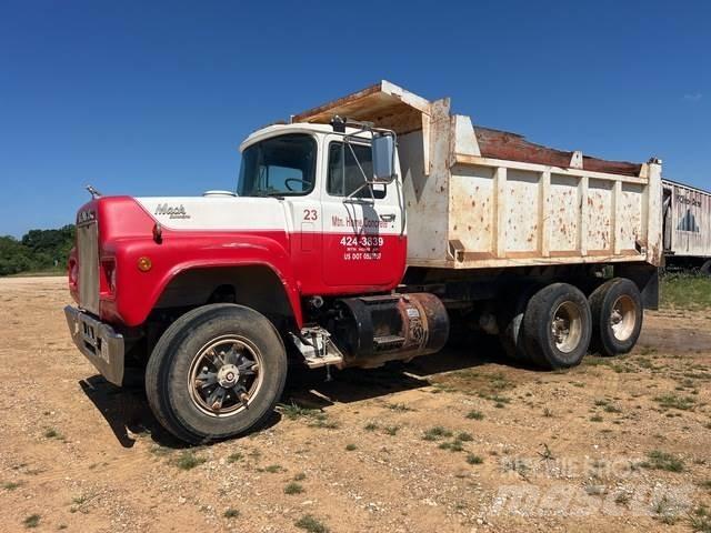 Mack  Camiones bañeras basculantes o volquetes