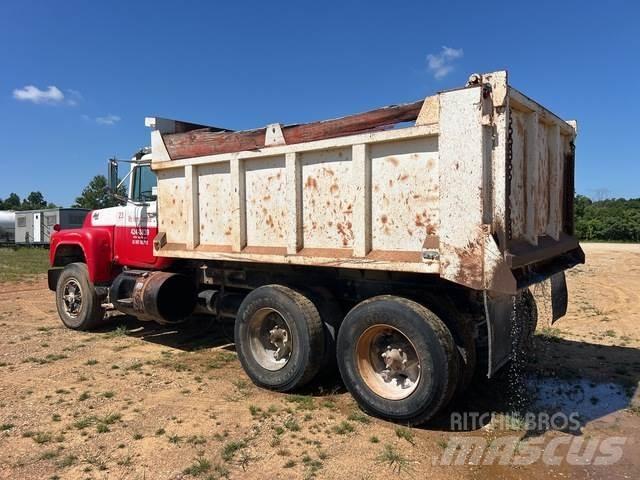 Mack  Camiones bañeras basculantes o volquetes