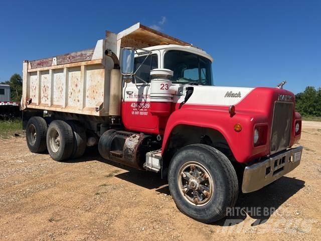 Mack  Camiones bañeras basculantes o volquetes
