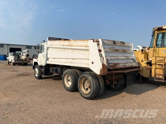 Mack  Camiones bañeras basculantes o volquetes
