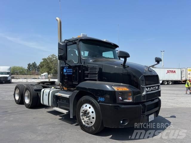 Mack AN64T Cabezas tractoras