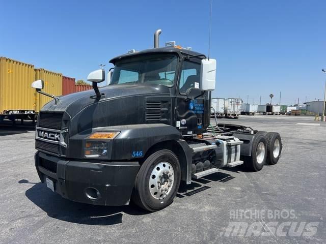 Mack AN64T Cabezas tractoras