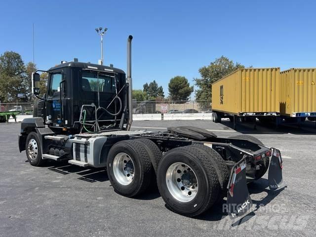 Mack AN64T Cabezas tractoras