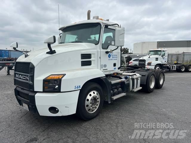 Mack AN64T Cabezas tractoras